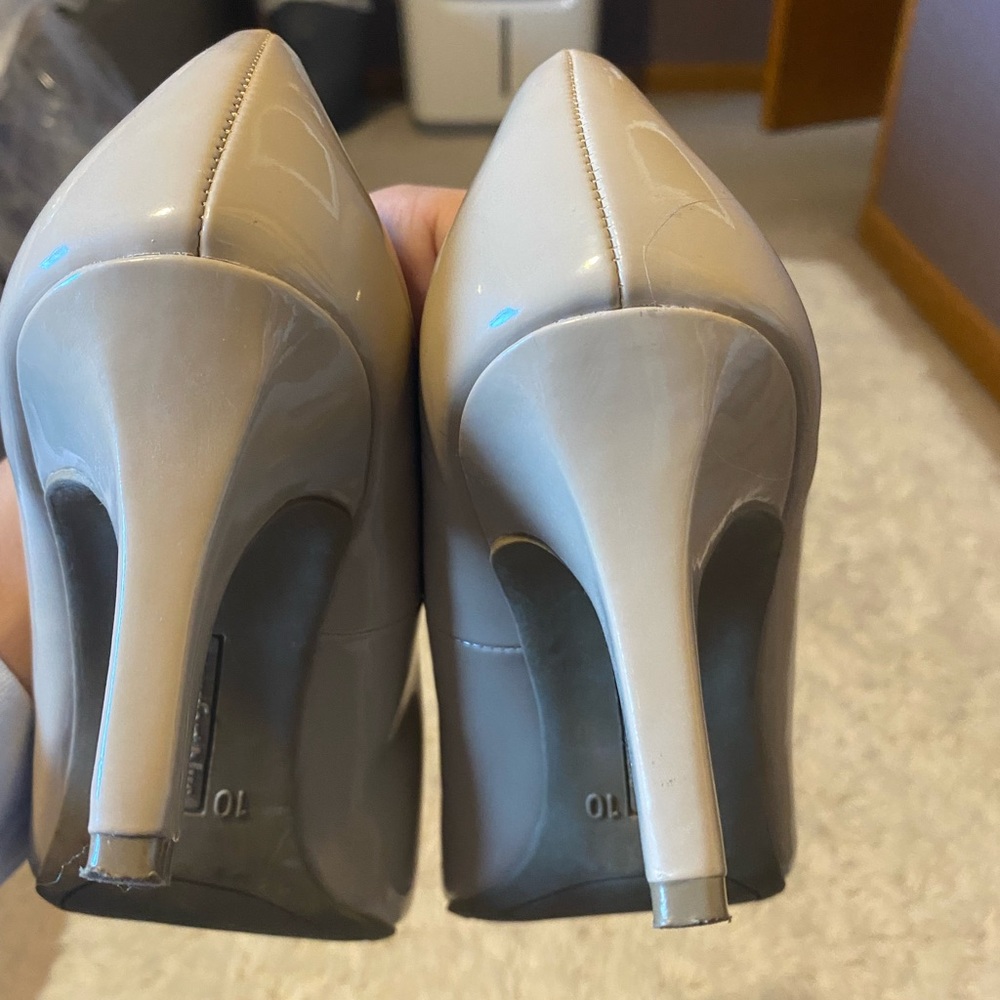 Heels - Picture 2 of 2